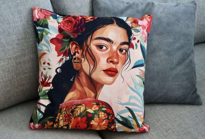 Coussin - Housse Jeune Femme aux fleurs