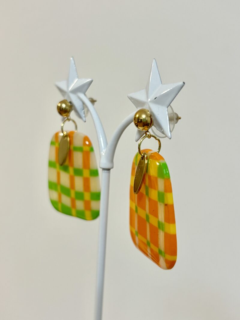 Boucle d'oreille puce - Quadrillage Vert et Orange – Image 3