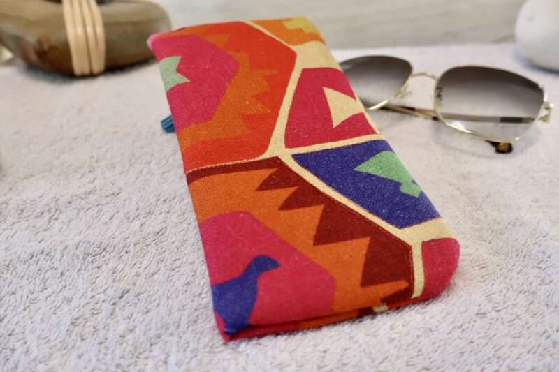Protège Smartphone et Lunettes - Aztec Rouge – Image 3