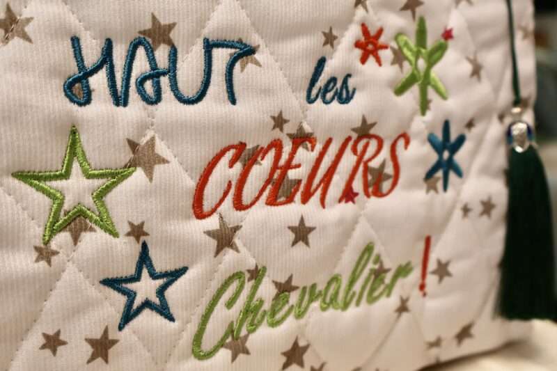 Trousse Plate - Haut les Coeurs Chevalier – Image 2