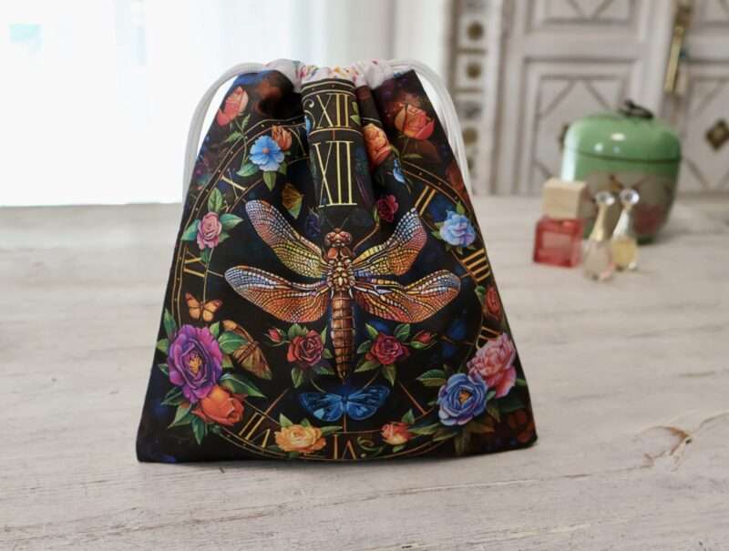 Pochon imperméable Beauté - Libellule et Roses – Image 3